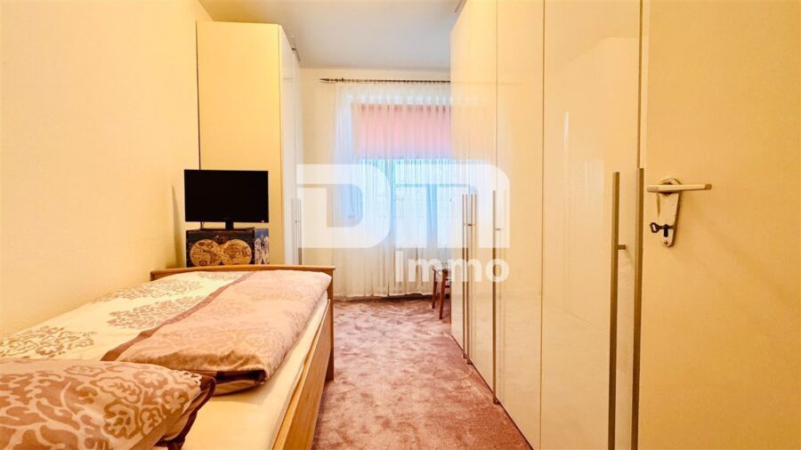 Gepflegte Dreizimmerwohnung mit Balkon in infrastrukturell günstiger Lage mit Traumblick - Schlafzimmer / Kinderzimmer